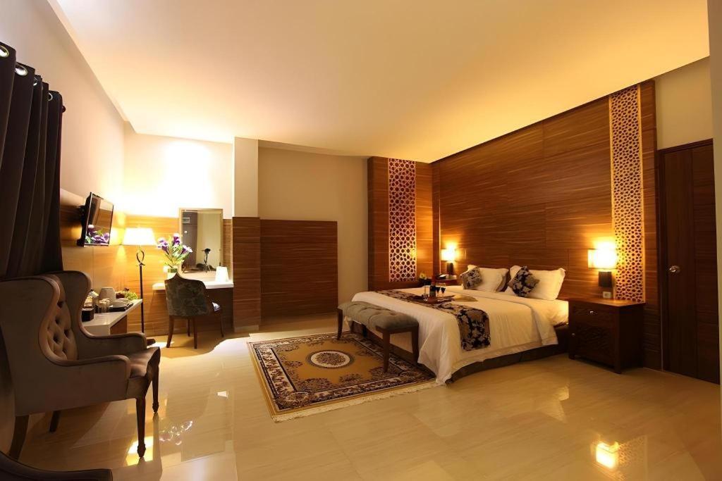 Grand Amira Hotel Solo, Azana Hotels Collection Екстер'єр фото