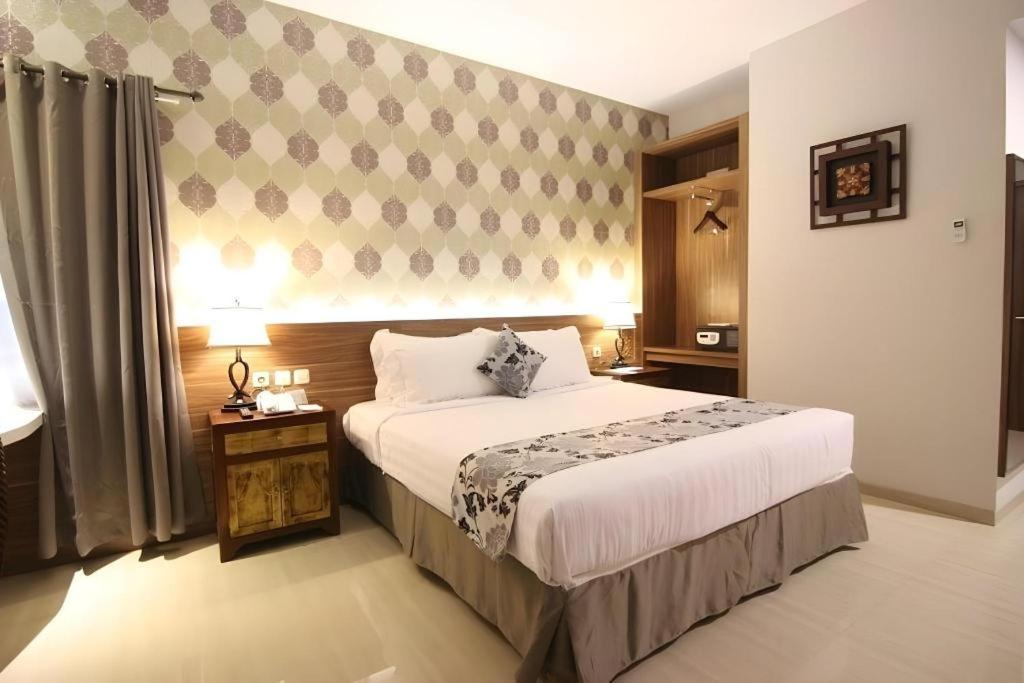 Grand Amira Hotel Solo, Azana Hotels Collection Екстер'єр фото