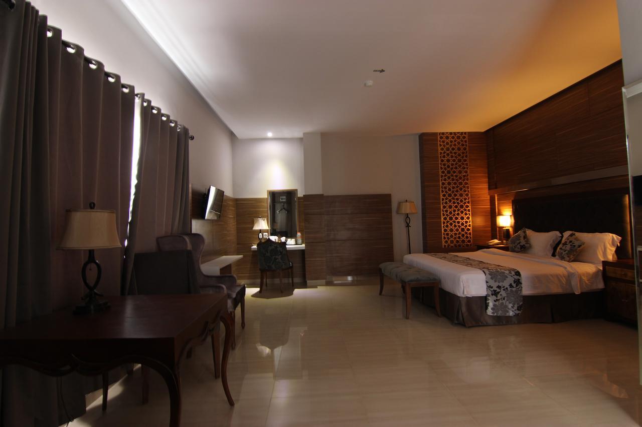 Grand Amira Hotel Solo, Azana Hotels Collection Екстер'єр фото
