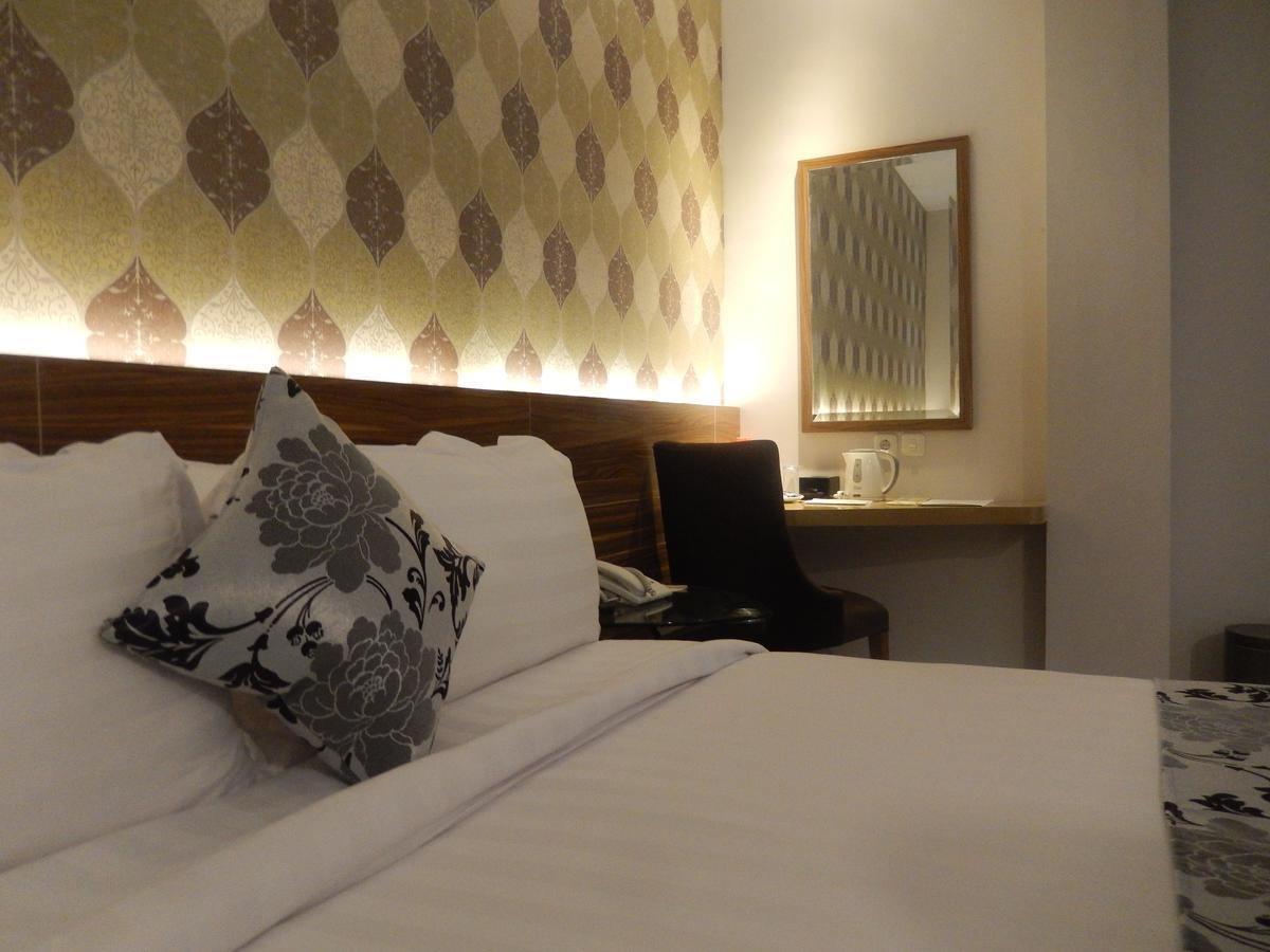 Grand Amira Hotel Solo, Azana Hotels Collection Екстер'єр фото