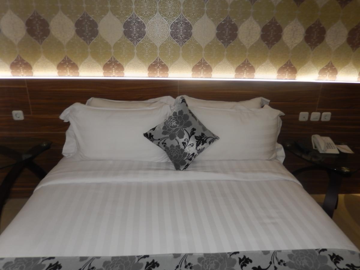 Grand Amira Hotel Solo, Azana Hotels Collection Екстер'єр фото